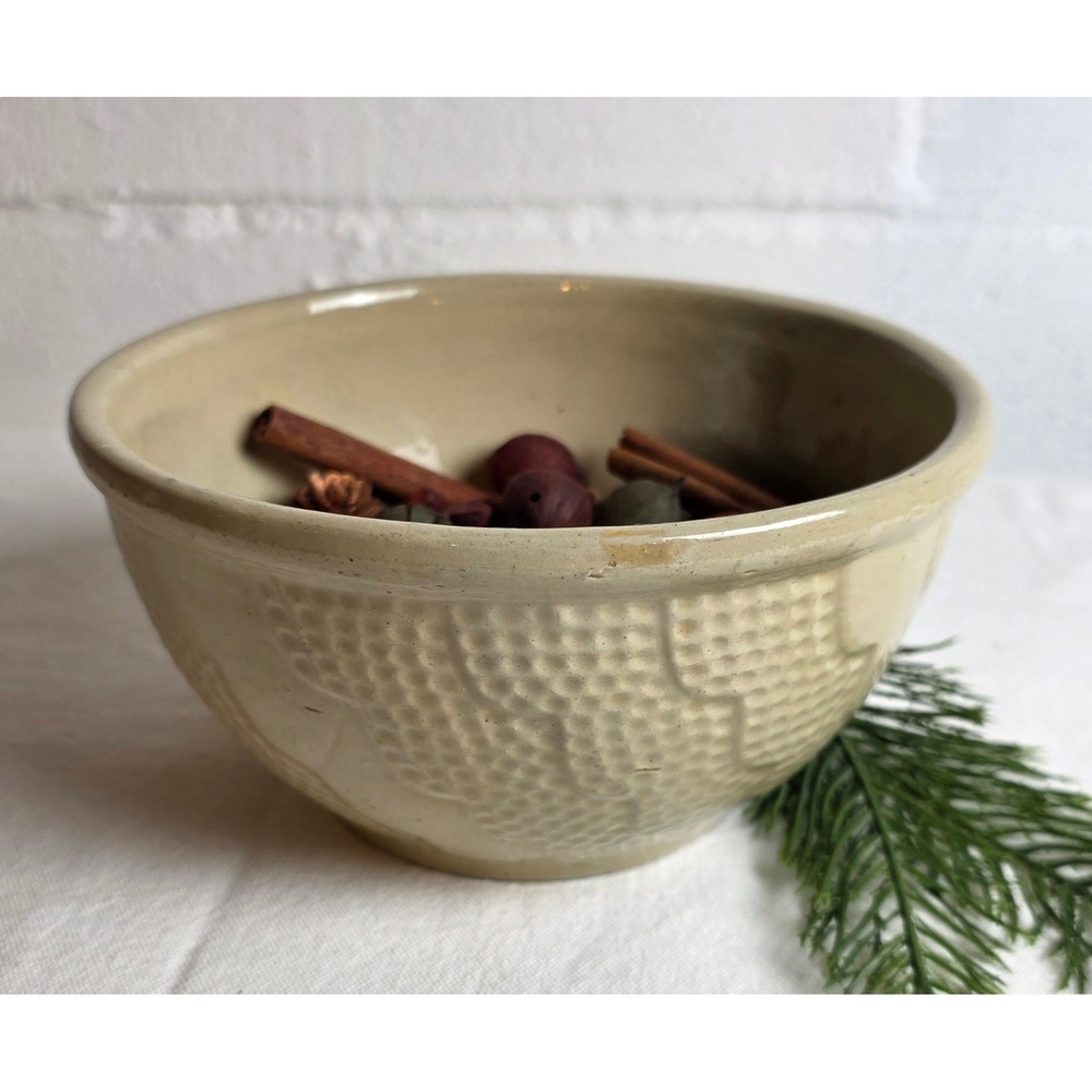 Antique Robinson Ransbottom Scalloped Lace Pattern Mixing Bowl  7" Diameter